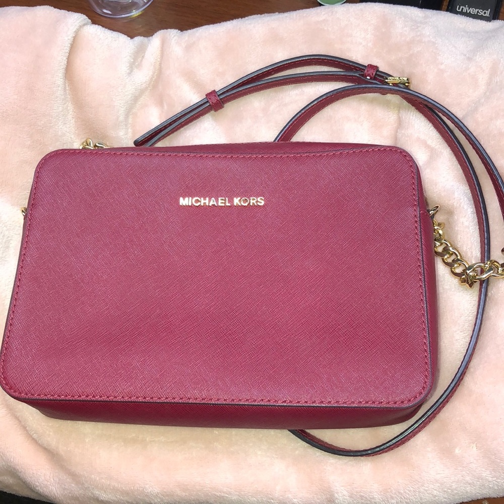 MICHAEL KORS Jet Set Cross Body Bag - RED